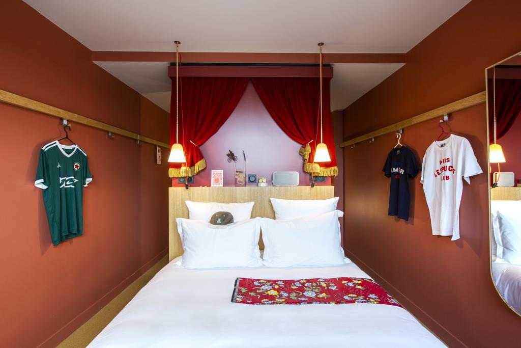 MOB HOTEL Paris Les Puces