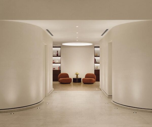 Vogue Hotel Montreal Downtown, Curio Collection by Hilton