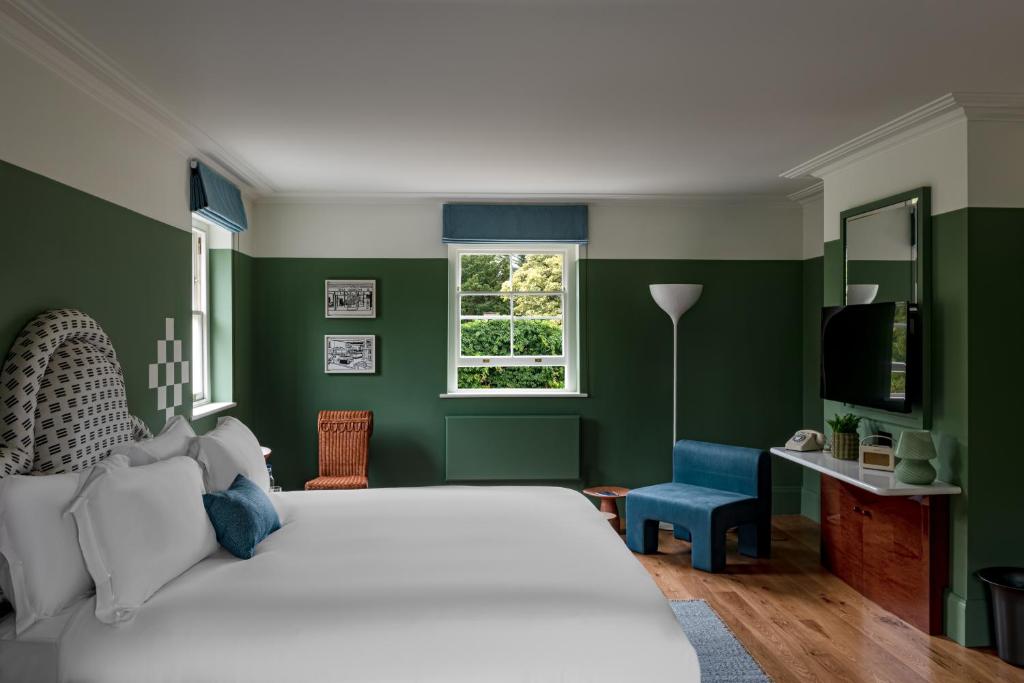 Cowley Manor Experimental