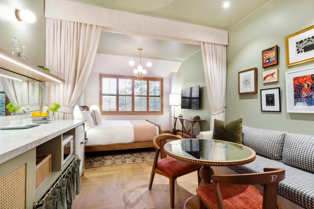 Palihouse Hyde Park Village | Tampa, Florida