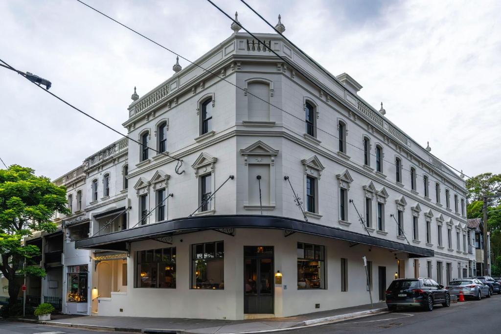The Grand National Hotel | Sydney