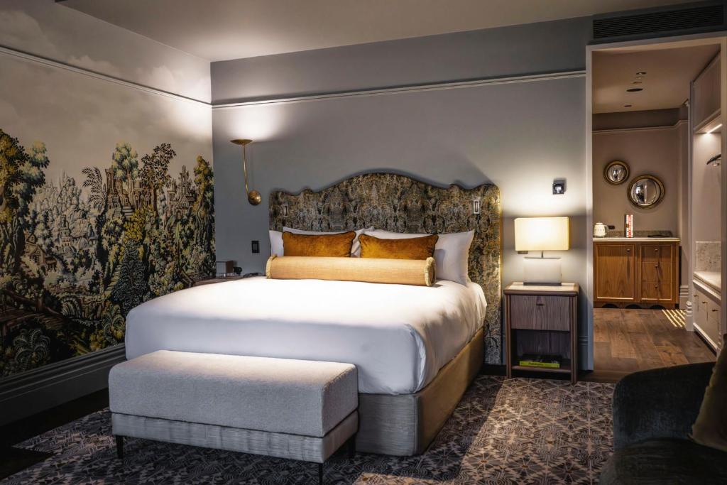 The Grand National Hotel | Sydney