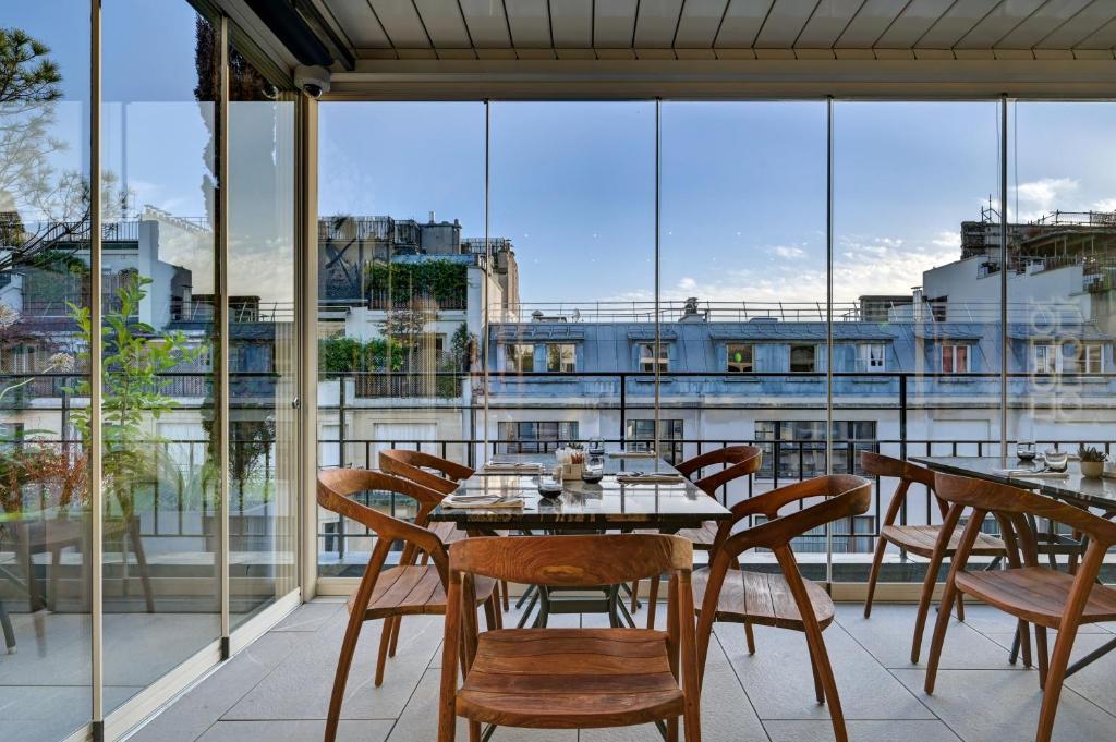 The One Alma Paris